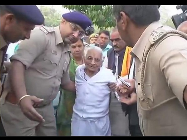 In Gujarat, 8 thousand voters are 100 years of age