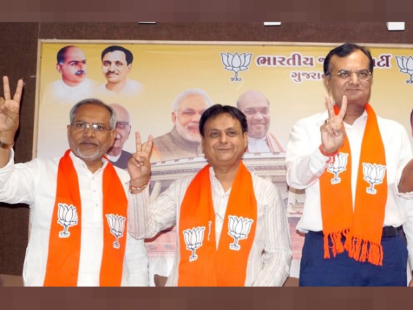 'कांग्रेस मुक्ति का नारा कहां गया? कांग्रेस युक्त भाजपा बना दी गई'