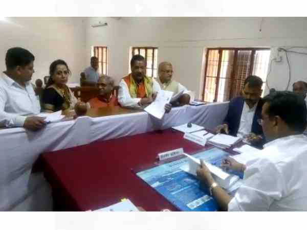 हेमा ने कहा- एक बार और...