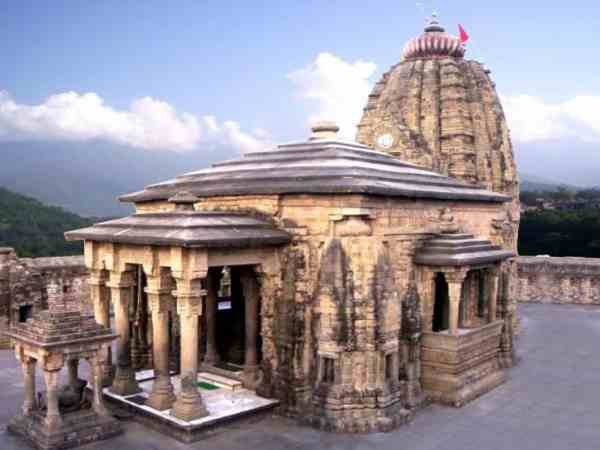 मेले में बढ़ी भीड़ मेले में बढ़ी भीड़