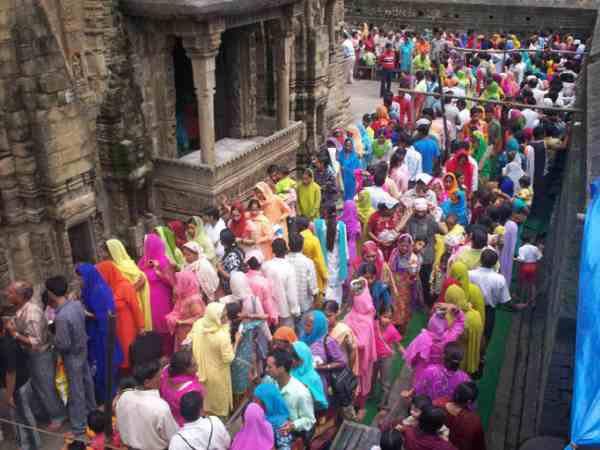 श्रद्धालुओं के लिये खास इंतजाम श्रद्धालुओं के लिये खास इंतजाम
