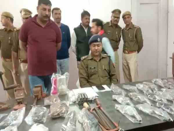 जंगल में असलहा फैक्ट्री