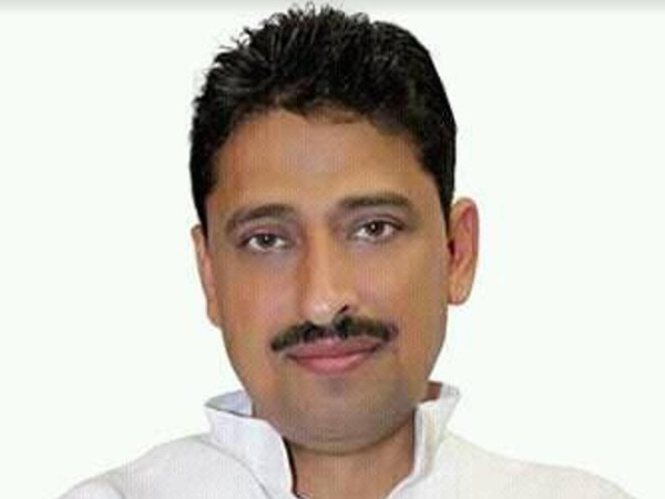 पांच साल में कम हुई इमरान की संपत्ति