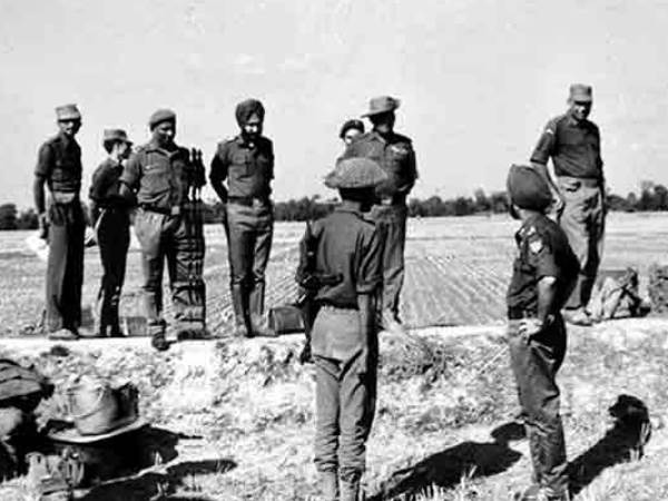 मेजर समेत 35 जवानों को बनाया बंधक