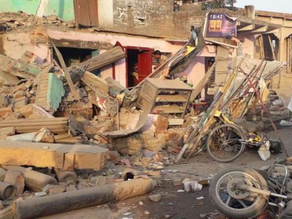 oxygen gas cylinder blast in jaunpur people died and injured oxygen gas cylinder blast in jaunpur people died and injured