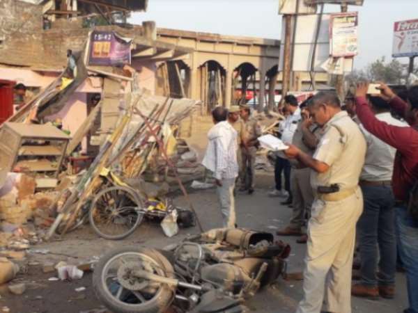 oxygen gas cylinder blast in jaunpur people died and injured oxygen gas cylinder blast in jaunpur people died and injured