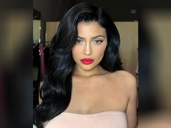 सेलिब्रिटी करते हैं काइली कॉस्‍मेटिक प्रॉडक्‍ट्स का प्रयोग