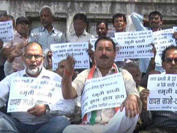 क्यों हो रहा स्मृति ईरानी का विरोध