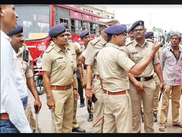 पुलिस अफसरों की बैठक पुलिस अफसरों की बैठक