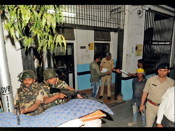 पुलिस को किया सतर्क पुलिस को किया सतर्क