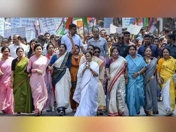 ममता बनर्जी ने 41% टिकट महिलाओं को देने की घोषणा की
