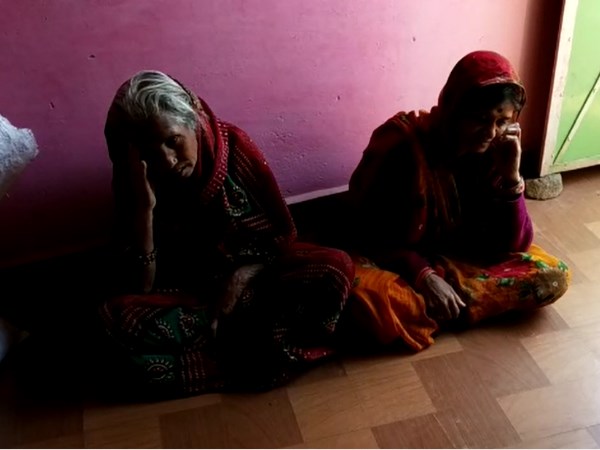 खाने में दिया नशीला पदार्थ, जेवरात-नकदी लेकर चंपत