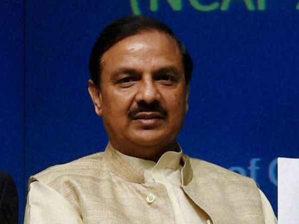 महेश शर्मा ने किया नामांकम