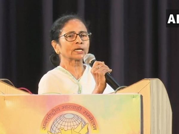 ममता बनर्जी की मोदी को मंत्रों में मुकाबला करने की चुनौती ममता बनर्जी की मोदी को मंत्रों में मुकाबला करने की चुनौती