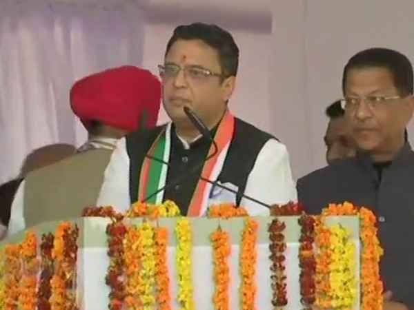 पिता का आशीर्वाद लेकर आया हूं