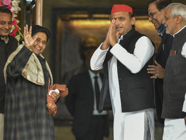 बुआ के कारण बबुआ लाचार