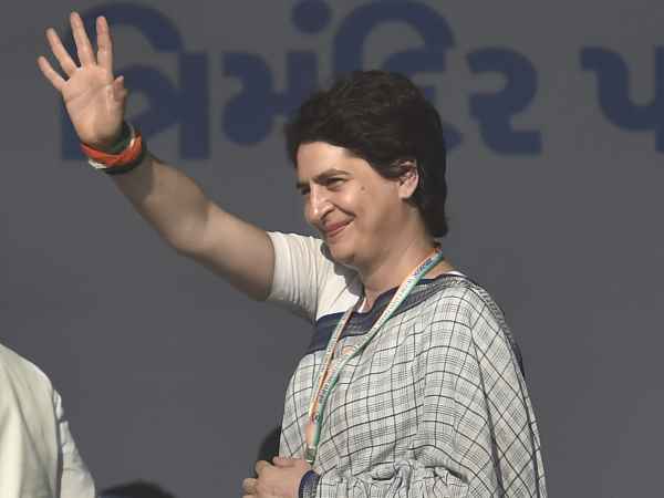 प्रियंका गांधी आज आ रही है अमेठी