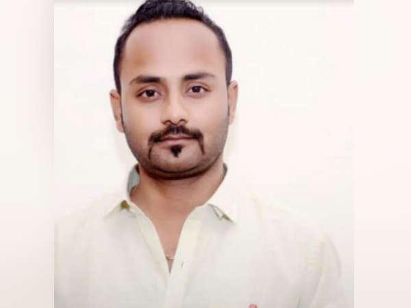 घर से बुलाकर ले गए तीन लोग