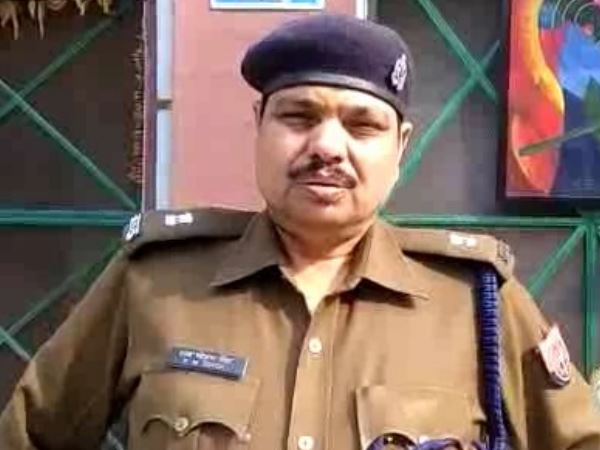 पुलिस और ग्रामीणों के बीच हुई नोकझोंक