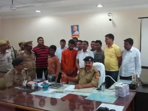 एक लड़की से हुआ दो दोस्तों को प्यार