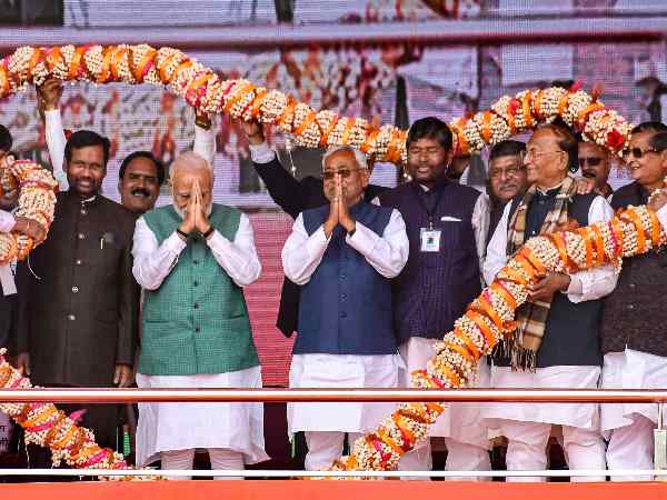 शहीद के सम्मान में क्या रद्द नहीं हो सकती थी रैली?