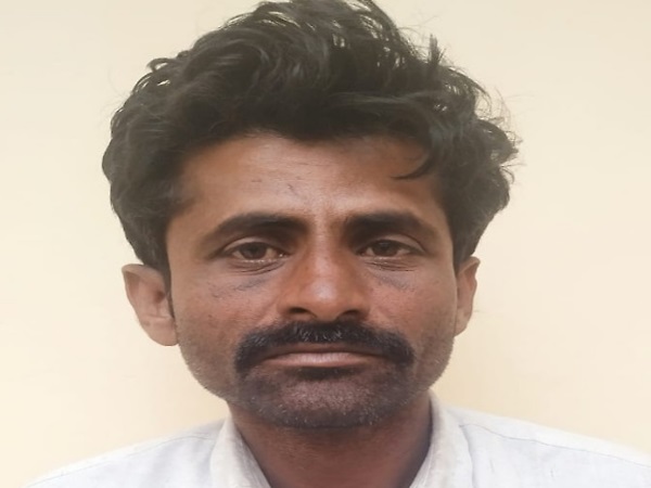 सूचनाओं के बदले मिलता था धन