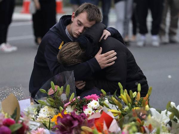 इस 'हीरो' ने हमलावर से छीन ली बंदूक, बच गई कई जानें