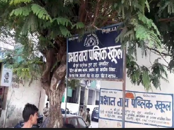 Surat: School recognition canceled, angry Examinees goes to protest Surat: School recognition canceled, angry Examinees goes to protest