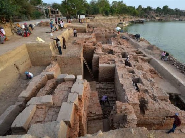 कई चीजें खोजीं, जो 2200 साल पहले की हैं