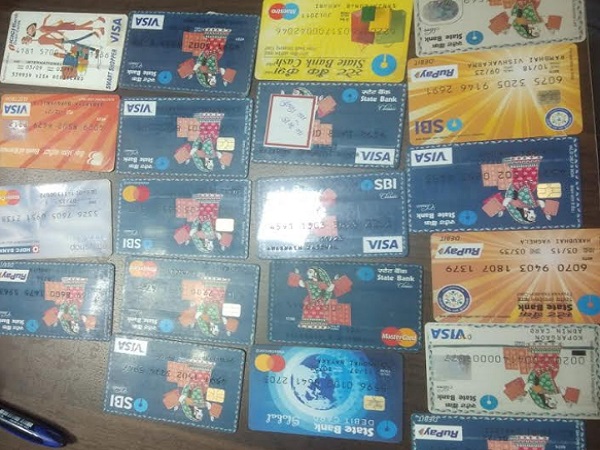 gujarat crime branch arrested a man in cases of dozens atm fraud