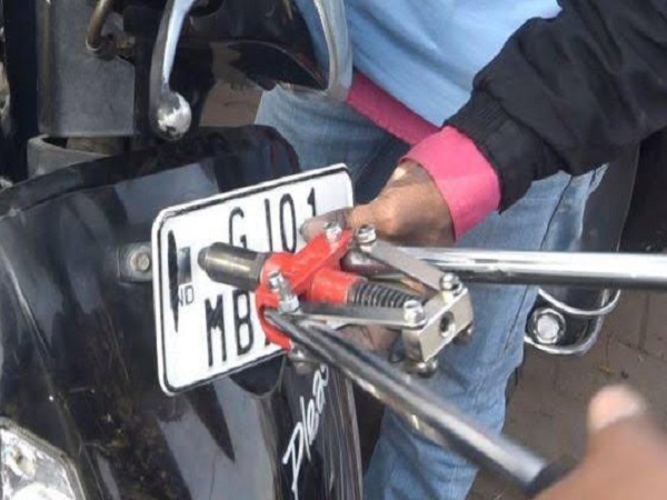 In Gujarat, High Security Registration Plates deadline extended till May 31