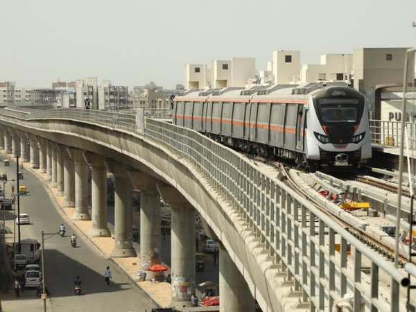 प्रत्येक स्टेशन पर 30 सेकंड का ठहराव होगा प्रत्येक स्टेशन पर 30 सेकंड का ठहराव होगा