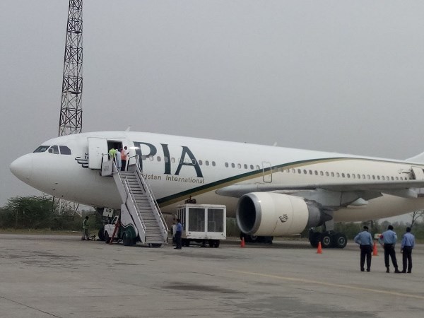 Pakistan says to re-open airspace for commercial flights on Friday Pakistan says to re-open airspace for commercial flights on Friday