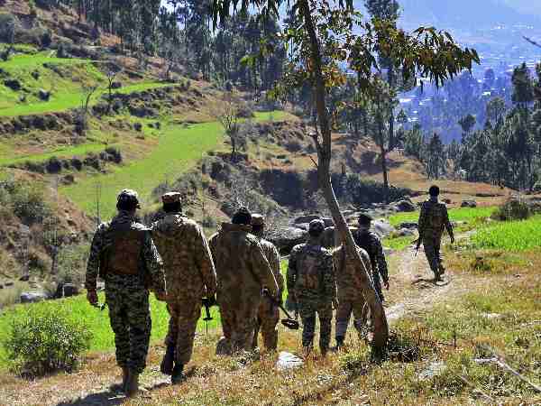 स्ट्राइक के कुछ ही देर बाद आए पाकिस्तानी सैनिक