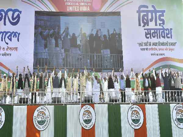 विपक्ष की बंटी हुई लड़ाई