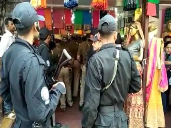 तमंचा दिखाकर लूटा तमंचा दिखाकर लूटा