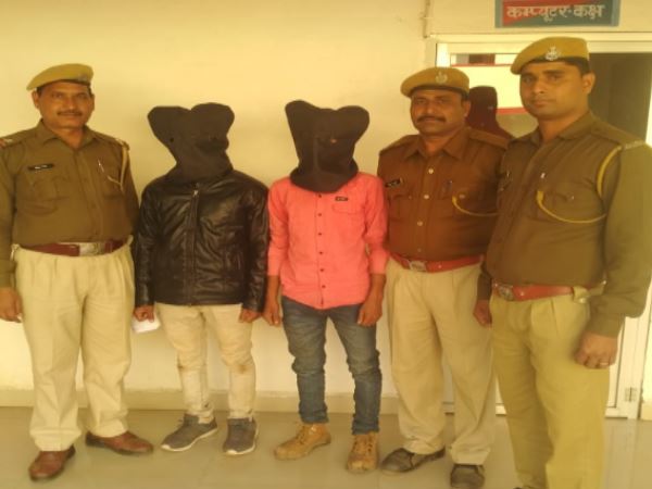 दो युवक गिरफ्तार दो युवक गिरफ्तार