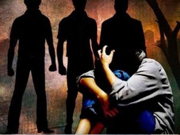 चलती कार में होती रही दरिंदगी