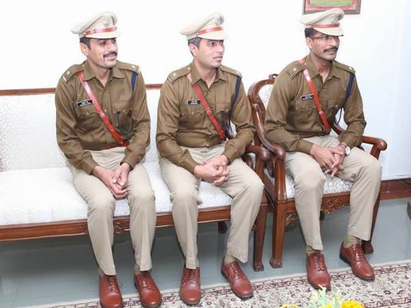 गरीबी इतनी कि आठवीं तक नहीं पहनी पेंट