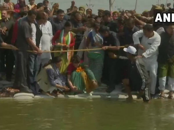 गंगा जल से आचमन और वॉटरवेज से यात्रा गंगा जल से आचमन और वॉटरवेज से यात्रा