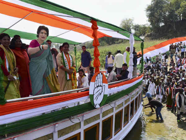 मोदी की पिच पर फिल्डिंग! मोदी की पिच पर फिल्डिंग!