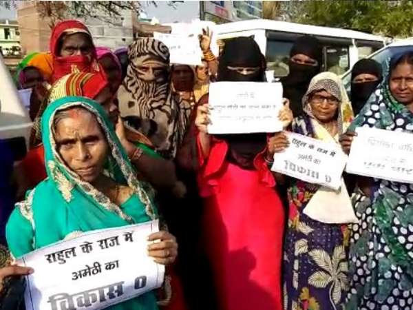 women protest against priyanka gandhi in amethi women protest against priyanka gandhi in amethi