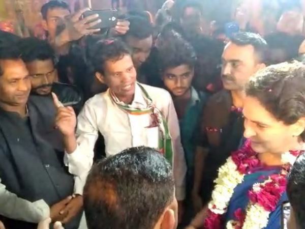 कांग्रेस नेता को तराजू पर बैठाया