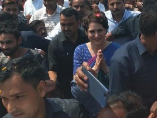 priyanka gandhi amethi visit