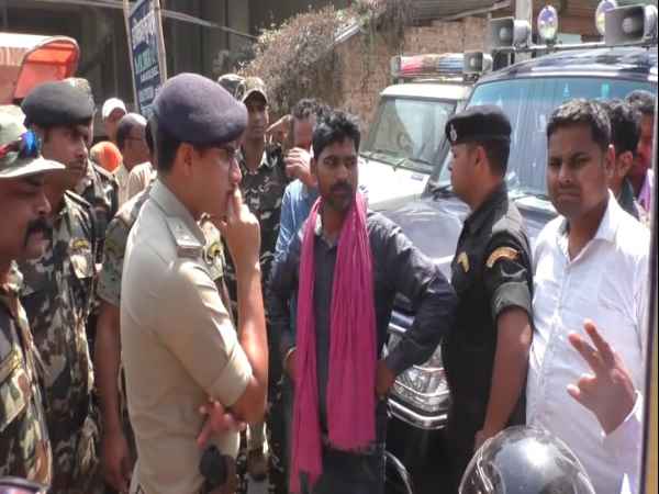 पुलिस ने तीन शवों को किया बरामद