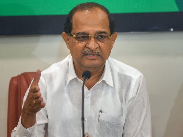 महाराष्ट्र में नेता प्रतिपक्ष ने छोड़ी पार्टी