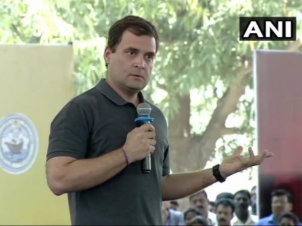 देश में दो विचारधारओं की लड़ाई