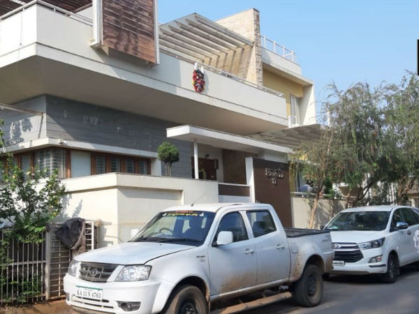 कल ही जताई थी कुमारस्वामी ने छापेमारी की आशंका