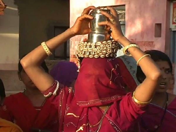 Womens playing Neja in many Villages of pratapgarh district Womens playing Neja in many Villages of pratapgarh district