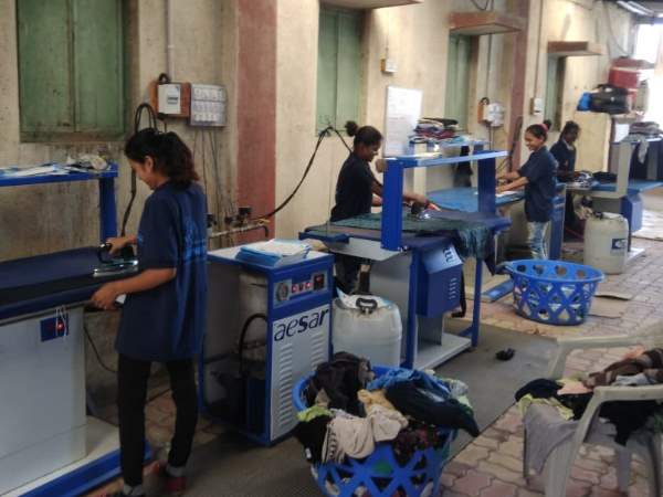 वॉशिंग प्लांट में वर्कर सिर्फ महिलाएं